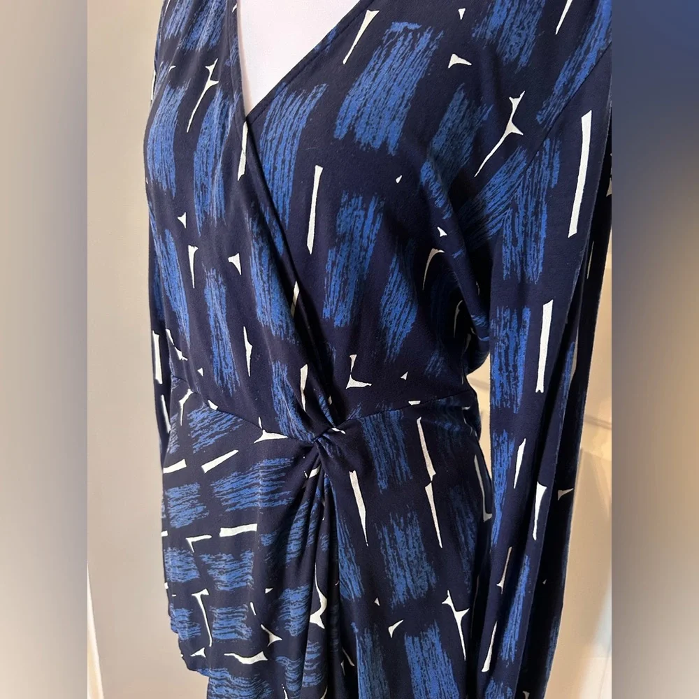 Ann Taylor Elegant Blue Patterned Jersey Knit Blouse with Peplum Gather Waist - Picture 3 of 12